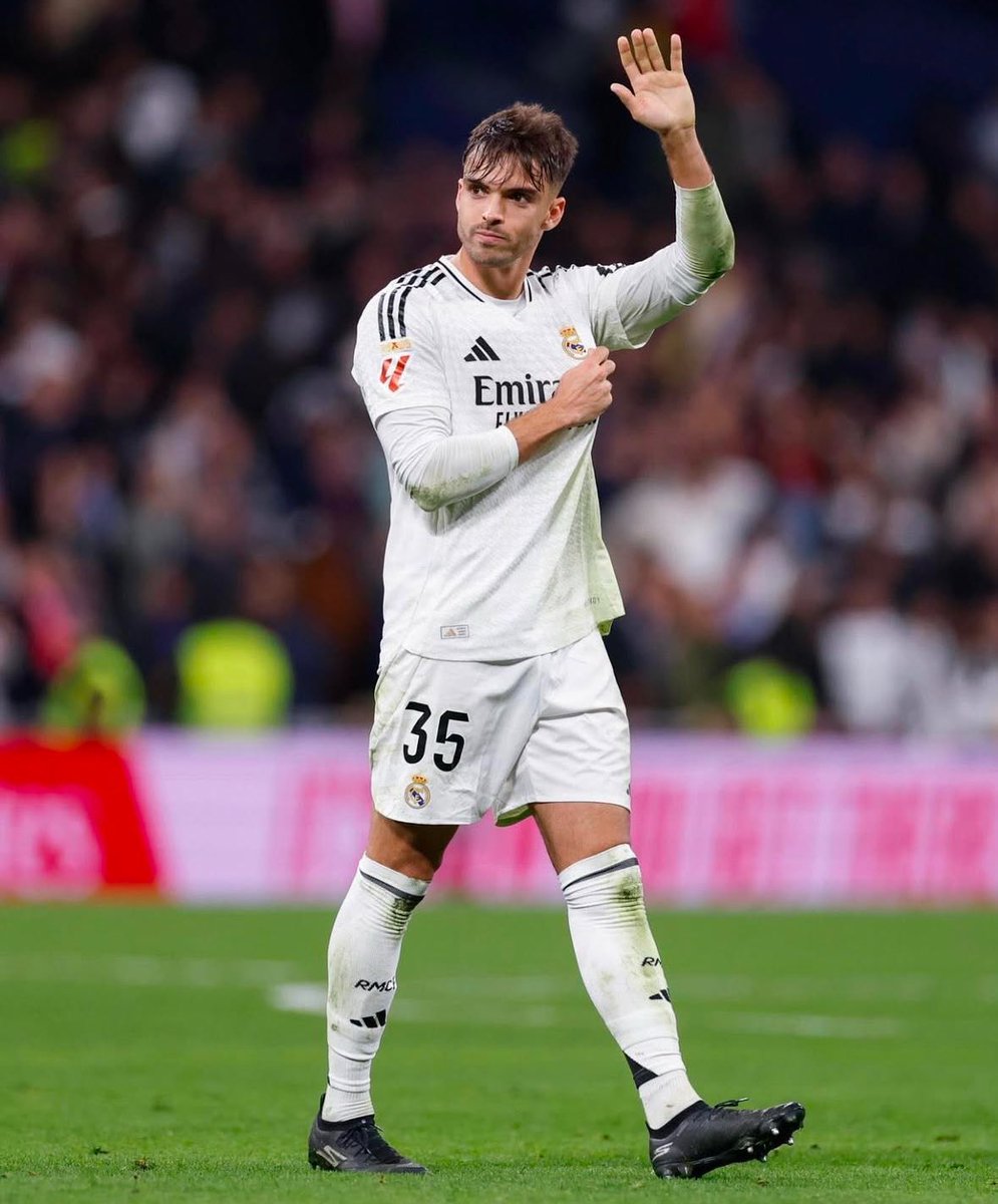 RMadridFrance_'s tweet photo. La passe décisive d’Asencio, le grand art. 🎨🇪🇸 https://t.co/n0lWaRD3ML