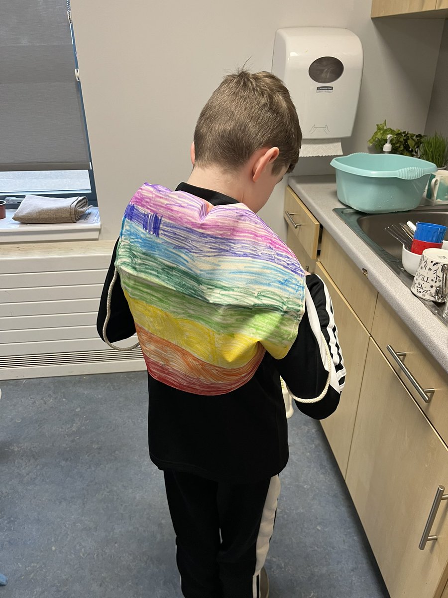 Some of us were getting creative by designing bags today. 💼 <a href="/SimpsonPrimary/">Simpson Primary</a>