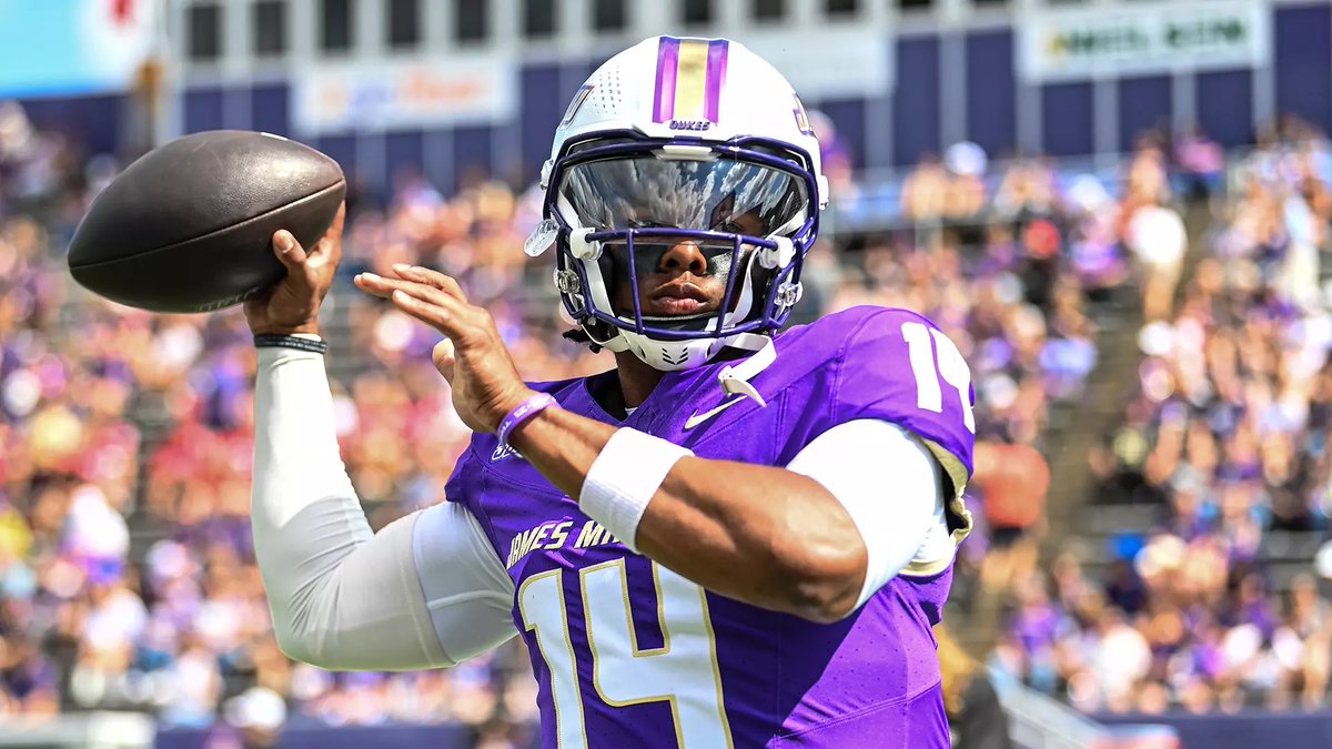 Alonza Barnett was a breakout star for JMU this past season in his first year as a starter. The sophomore QB had over 3,000 total yards, 33 touchdowns, and just 4 interceptions. He hit the national stage against UNC when he had 437 total yards and 7 touchdowns!