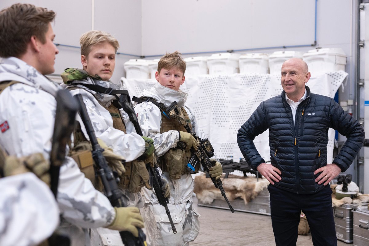 DefenceHQ's tweet photo. Norway is one of our most important allies as partners in @NATO and @JEFnations.
 
Defence Secretary @JohnHealey_MP is in Norway meeting his counterpart @Toreosa to continue building on our longstanding cooperation in the High North and strengthen our shared security 🇬🇧🤝🇳🇴 https://t.co/astI5DhdhJ