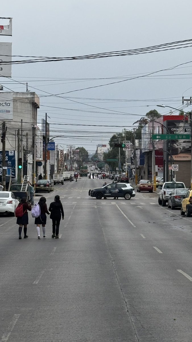 jesuslozcor's tweet photo. 25 poniente sigue cerrada por manifestaciones desde 9am #Puebla #RayodePuebla @aztecapuebla @JCarlos_Valerio @PueblaenLinea @laredcincoradio https://t.co/8v10AD9umO