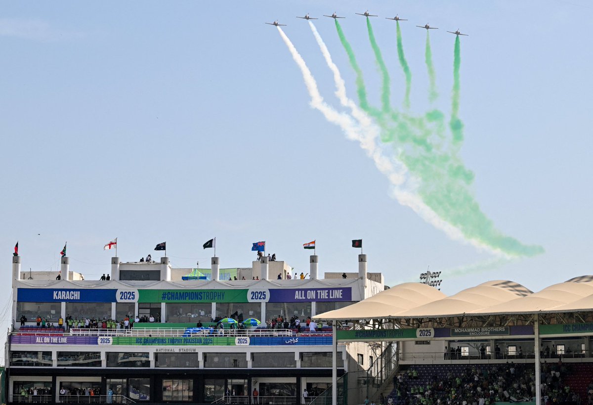 dr_jaydeep_rada's tweet photo. Spectacular air show at the opening ceremony , Pakistan 🤡 https://t.co/OlA262drB2