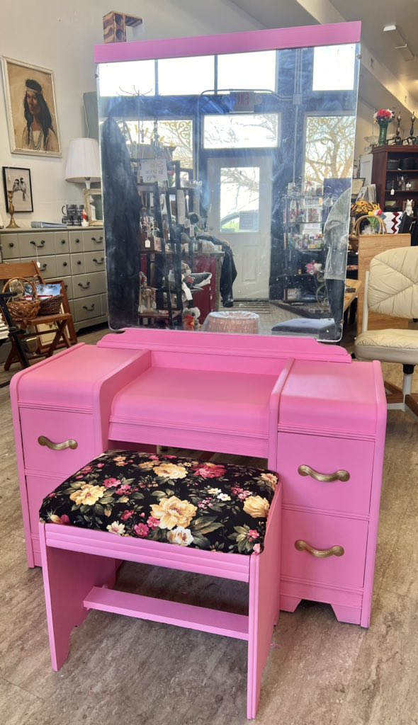 BeckyAdventure's tweet photo. I told you that you were missing this color!  💕💞💗💖😍!  Available at @oldlutesville for less than this months electric bill! 👏 #ShopLocal #ShopPink https://t.co/TbHs1roLbb