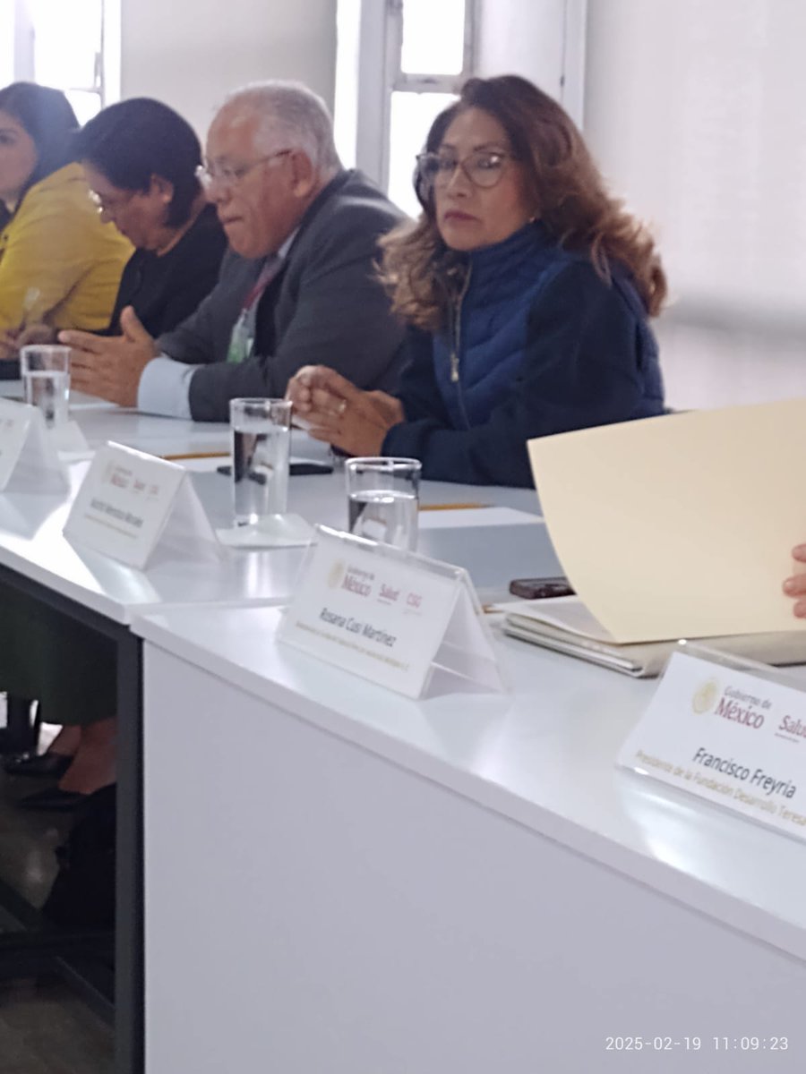 Hoy, la Dra. Patricia Clark, Secretaria <a href="/DeSalubridad/">Consejo de Salubridad General</a>, se reunió con organizaciones de la sociedad civil en una mesa de diálogo, en la que participó <a href="/Veroomtz69/">Vero Mtz</a>, presidenta de UCEM. Esperamos que de esta reunión resulten acciones que beneficien la salud de las y los mexicanos.