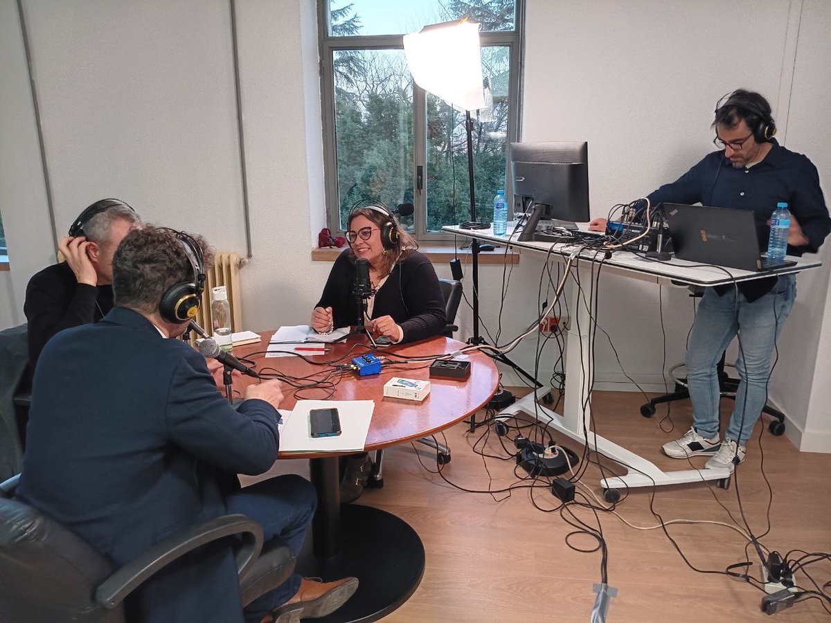 Mañana seguiremos la  retransmisión de la jornada en directo y las entrevistas en a ponentes y participantes.
🎤 Nos unimos a la radio como modelo de trabajo en equipo y participativo #VocesdelAula

Gracias a Jesús por estar pendiente de todo 🥰
#IF_CMadrid