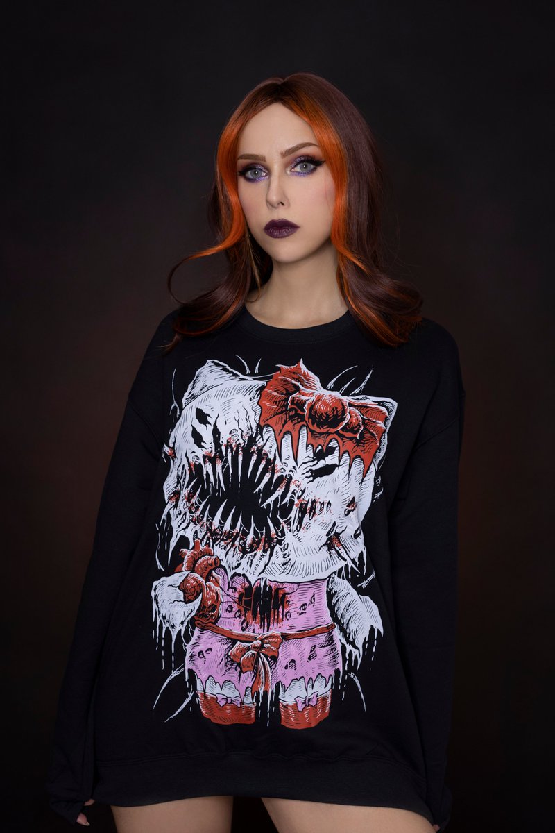 VampireFreaks's tweet image. The stunning @kattslade rocking our Hell Kitty T-shirt 😻

#HellKitty #Goth #Spooky #CreepyCute #ScaryShirt #Horror #CreepyCat #VampireFreaks