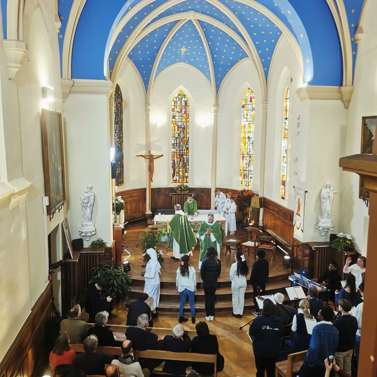 Souvenir d'une messe extraordinaire dans un temps ordinaire à la chapelle de la Fondation du Bocage
#lebocage #formation #horticulture #paysage #services #laventureduvivant #chambery #savoie #enseignementagricole 

youtube.com/live/cE2HiOYwH…