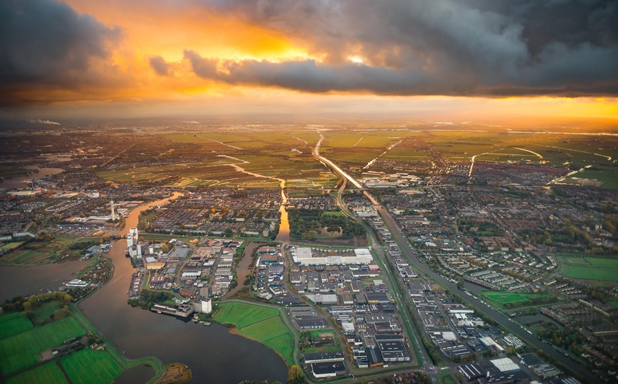 De concentraties PFAS in het oppervlaktewater zijn op zo'n 170 locaties te hoog, volgens een verkenning van Universiteit Utrecht i.o.v. de ILT. Vaak bleek het lastig om een specifieke bron aan te wijzen. Daarom wordt dit jaar verder onderzoek gedaan.
h2owaternetwerk.nl/h2o-actueel/on…