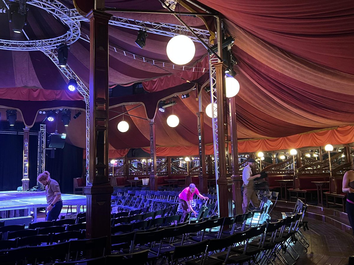 Exploring the rest of the festival  
Wonderful to see lots of creative folks from all over the world coming together to perform, collaborate and celebrate. 🎙 🎭 🎪 🎶