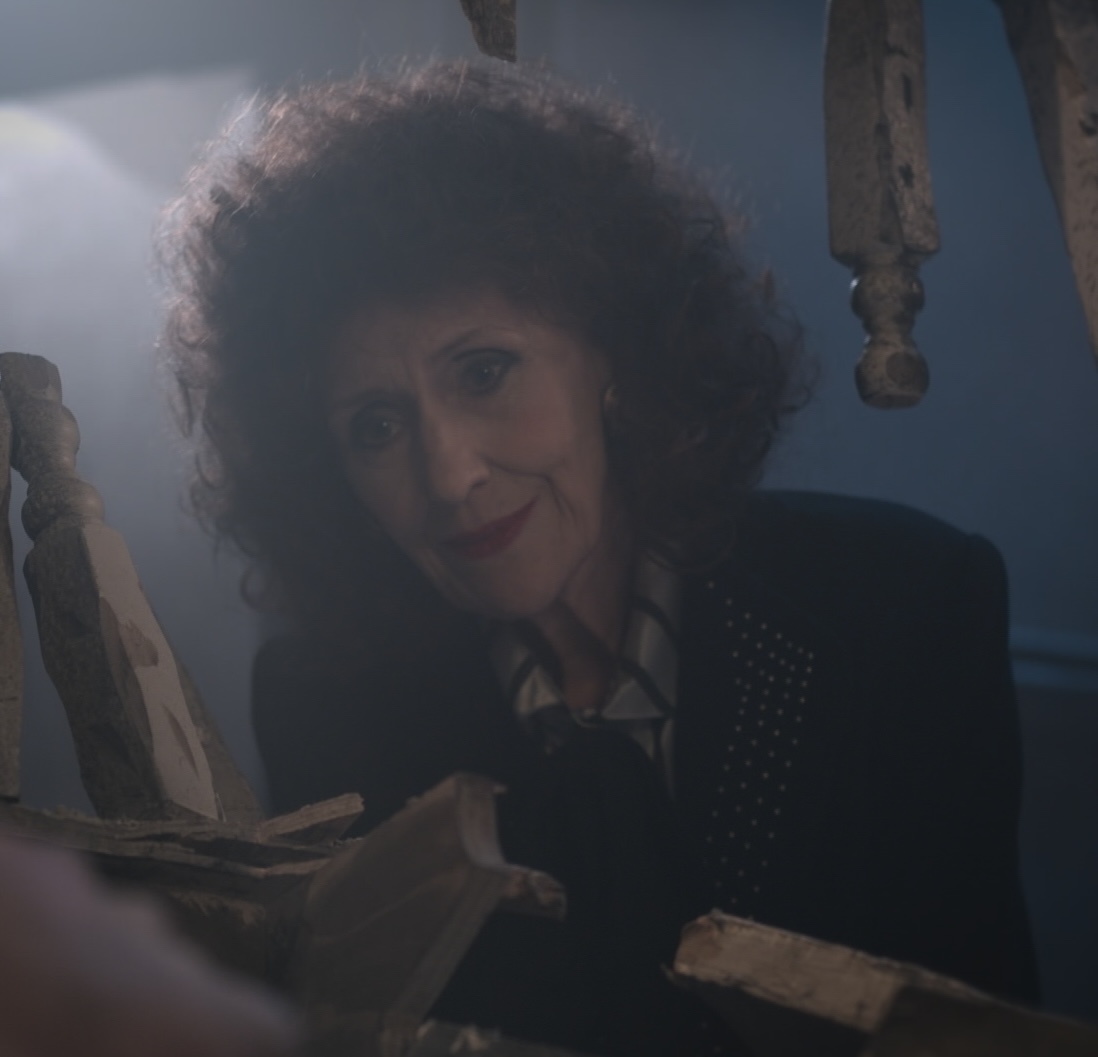 Angie Watts on the #EastEnders end credits for the first time since 1989 - and among some 90's legends. What an actual goosebump-inducing moment. #EastEnders40