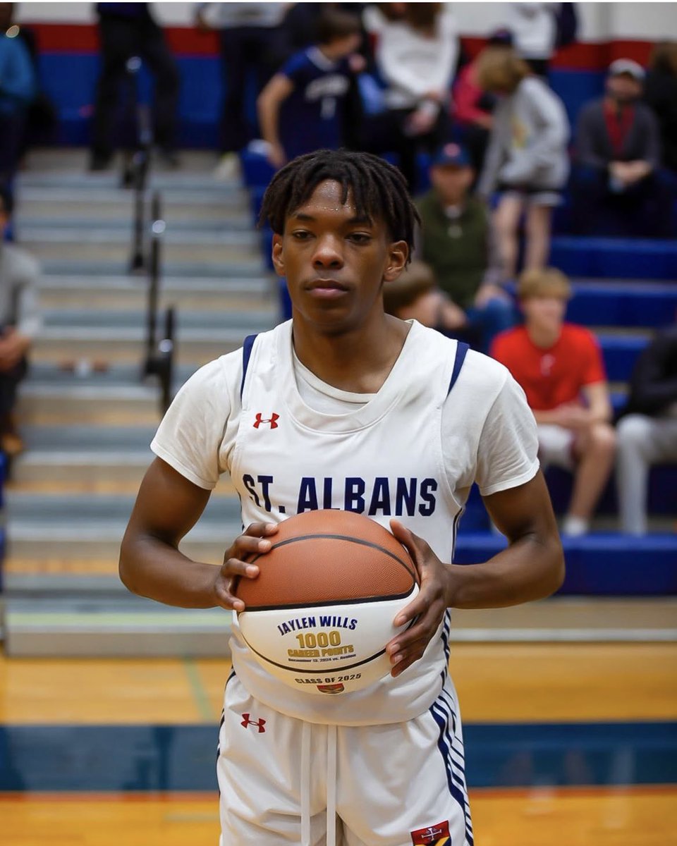 History made in last night’s playoff game vs Georgetown Prep as <a href="/Jaylenstar5/">Jaylen Wills</a> became the All-Time leading scorer in St. Albans history with 1,485 total points! Congrats Jaylen!