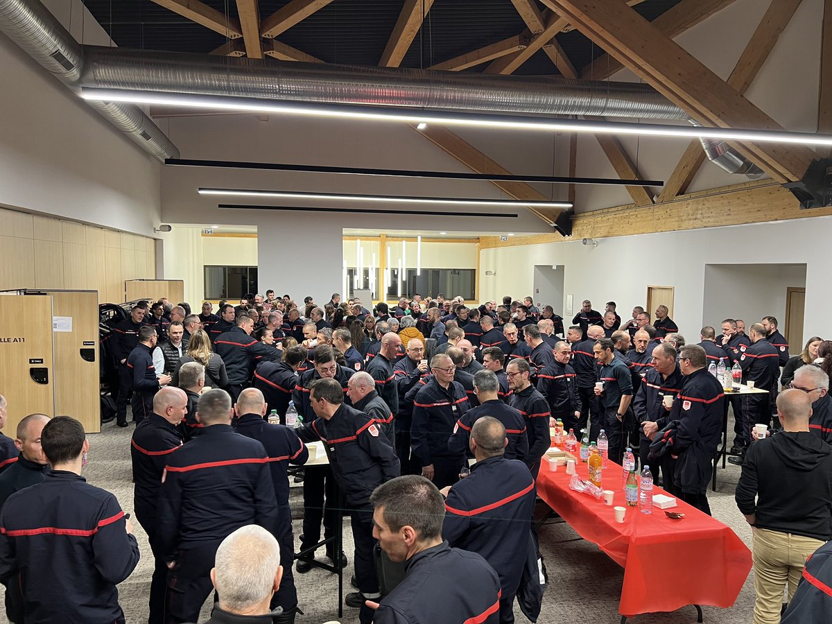 SDIS_74's tweet image. [🎤 SÉMINAIRE DES CADRES DU SDIS 📟]

En direct 🎬 de Rochexpo où l’ensemble des cadres 🖼️ du SDIS se retrouvent pour travailler la feuille de route 🛣️ des années à venir.

📸 SDIS 74

#Feuillederoute #Vision #Intelligencecollective #Transformation