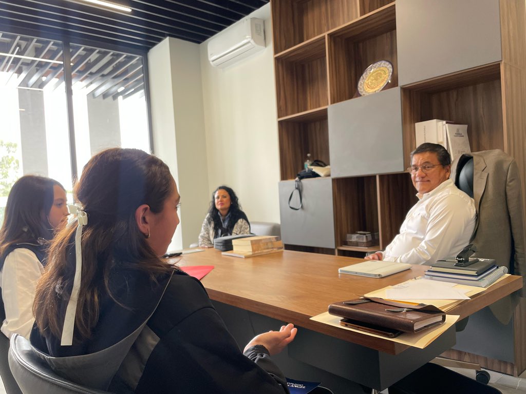 Recibí en las instalaciones del <a href="/CongresoPue/">H. Congreso de Puebla</a> a Miranda Solange Díaz Casco, corredora de autos y a Regina Parada Bravo, nadadora mundial, quienes a sus 13 y 14 años respectivamente, ya son un referente en el deporte poblano. 

Me dio mucho gusto platicar con ellas y motivarlas a