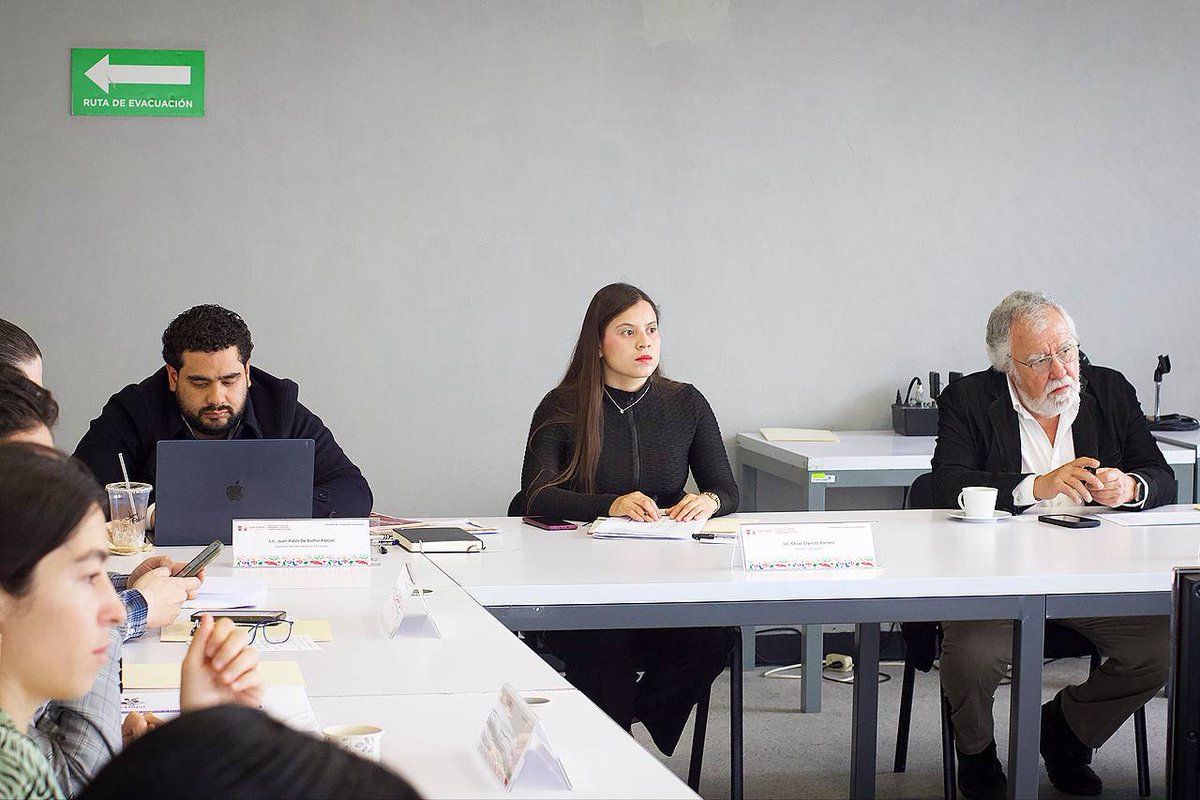 A_Encinas_R's tweet photo. En la sesión de este miércoles de la Ventanilla de Desarrollo Inmobiliario discutimos proyectos de la alcaldía Benito Juárez

A través de de este espacio, queremos romper burocracias que frenan el desarrollo de la ciudad y, a su vez, garantizar el análisis intersecretarial de los proyectos a través del debate y la toma de decisión de funcionarios de alto nivel

Agradezco mucho al alcalde @LuisMendozaBJ por su asistencia y participación, así como a los secretarios @JPDeBotton y @ManolaZabalza

#Metrópolis