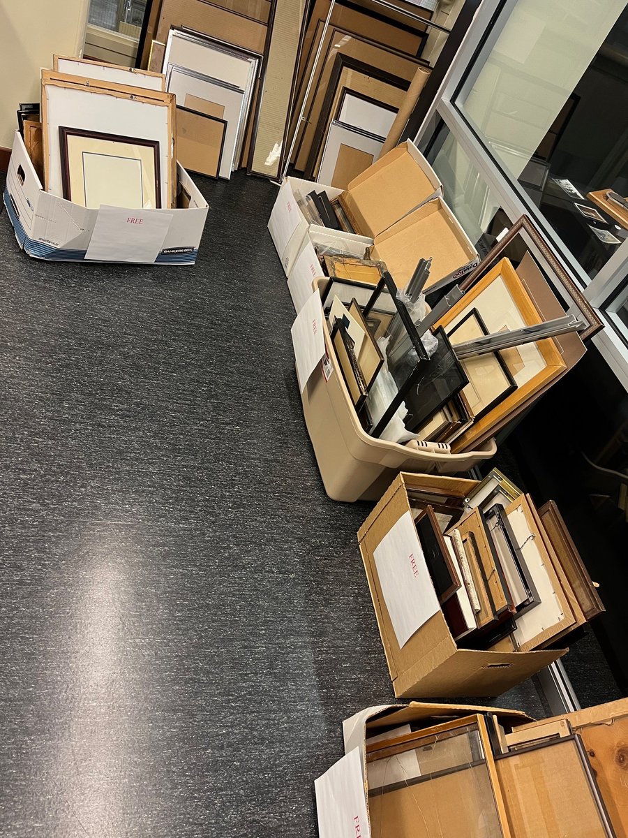 umarchives's tweet image. FREE frames! New and old!

You&apos;ll find them just outside the UofM Archives
3rd Floor Elizabeth Dafoe Library