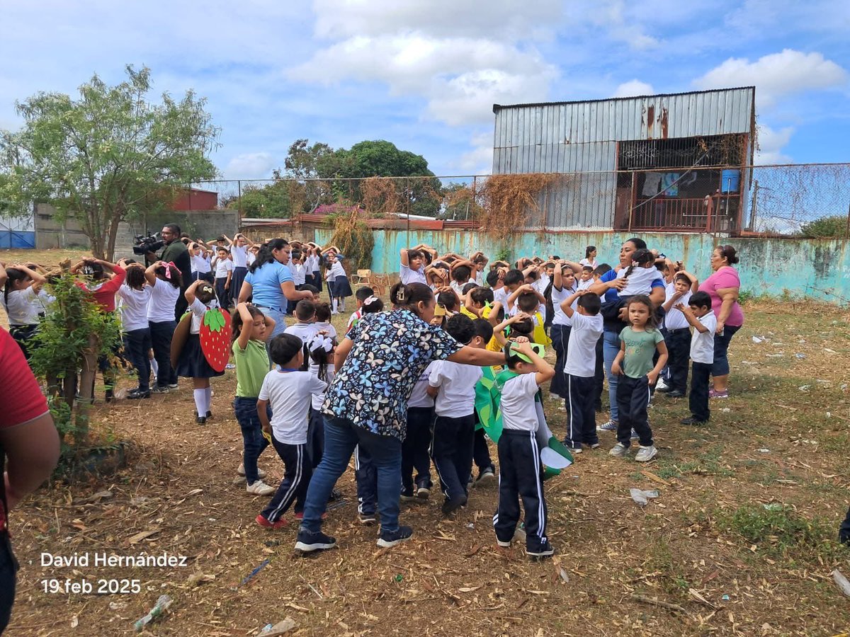 Con el objetivo de fortalecer la seguridad y la preparación ante posibles emergencias, el Colegio Experimental México llevó a cabo una jornada de inspección y capacitación organizada en colaboración con los Bomberos Unidos de Nicaragua
#2025AvanzandoEnLaRevolución