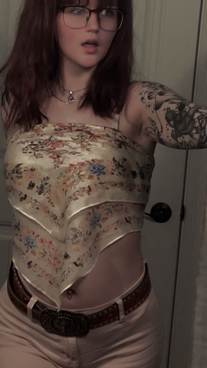 tinywizard21's tweet photo. Fabric he could easily rip off to use me as he pleases https://t.co/eDTSe2wVhf