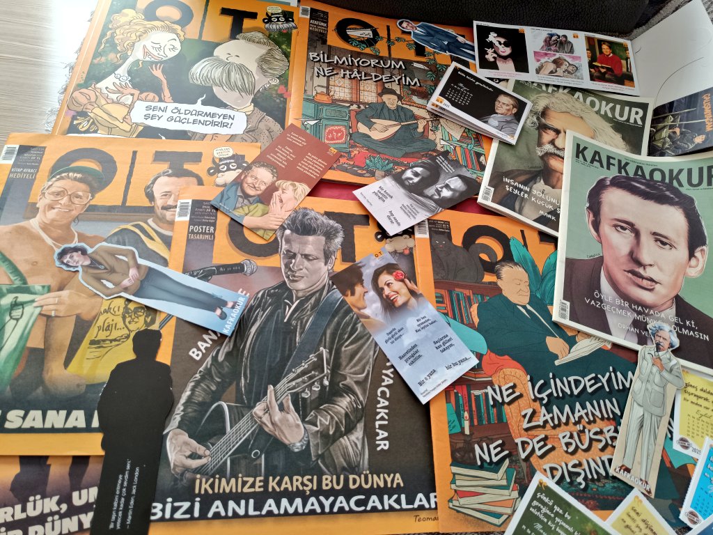 Zhratutar's tweet photo. Okunmayı bekleyen güzellikler ❤️
Kitap ayraçları da ayrı bir güzellikte 🥰
@kafkaokurdergi @otdergi https://t.co/UTNs8qR6wd