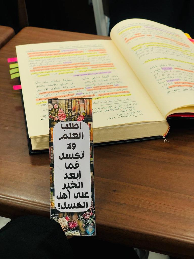 « وشابٌّ نشأَ في طاعةِ الله »

" لا تحسب أن مجاهدتك لأهوائك هيّن عند الله، فما أهنأك حين تعيش زهرة شبابك في محابّ الله ومراضيه، وتدرك مبكِّرًا أن حلاوة العُمر مقرونة بالعيش في رحاب مرضاة الله، فحينما عظُمَ المطلوب، كان الجزاء ظِل عرش الرحمن "
