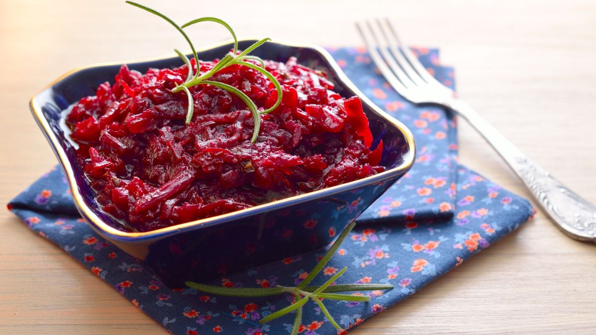 ManageDiabetes's tweet photo. ❤️ Eat red for your heart! From beets to pomegranates, discover eight heart-healthy red foods that support heart health, lower blood pressure, and help manage blood sugar. 🥗🍓🍅 Learn more: https://t.co/3S1mTMRedI #HeartHealth #EatRed #HealthyEating https://t.co/UikWCeAIvH
