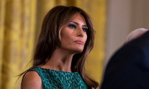 Думаю, в один прекрасний день ми прочитаємо в новинах, що Меланія вспорола йому пузо ножем для устриць і втекла в Словенію.