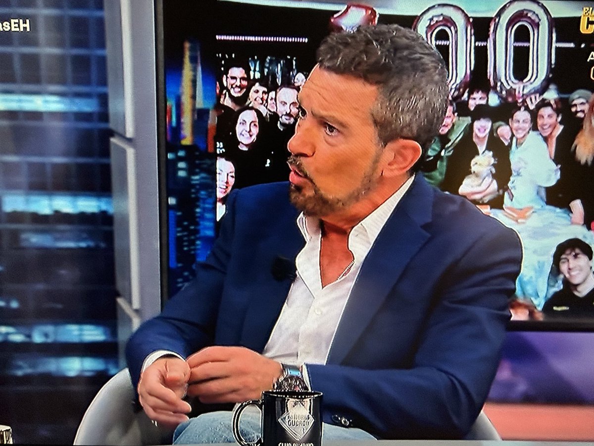 JuanCar96622661's tweet photo. 🔵 Me sigue encantando la mentalidad de este hombre 
Antonio Banderas ⁦@antoniobanderas⁩ Muchos más como él que no vivan de la subvención. 
⁦@El_Hormiguero⁩ 
#AntonioBanderasEH https://t.co/Eute9MwEve