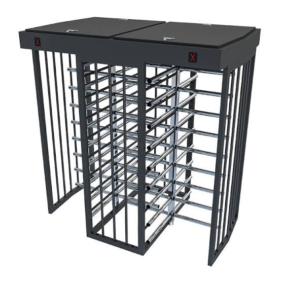 sen alışmışsın güneşli günlere ben gecenin dördü beşiyim