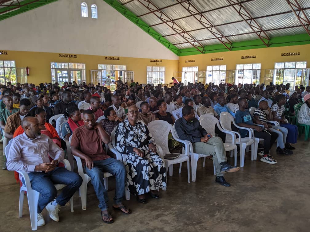 Mukarange/Kayonza (@kmukarange) on Twitter photo Abikorera PSF <a href="/KMukarange/">Mukarange/Kayonza</a> bashimiwe n'ubuyobozi bw'Umurenge ku ruhare rw'indashyikirwa mu terambere ry'abatuye Mukarange. Nabo biyemeza kutazatezuka no gukomeza kuba abafatanyabikorwa mu bikorwa byose. Ni mu nama rusange ya PSF y'umurenge. <a href="/KayonzaDistrict/">Kayonza District</a> <a href="/RwandaEast/">πππ¬πππ«π§ ππ«π¨π―π’π§ππ | ππ°ππ§ππ</a> Abikorera PSF <a href="/KMukarange/">Mukarange/Kayonza</a> bashimiwe n'ubuyobozi bw'Umurenge ku ruhare rw'indashyikirwa mu terambere ry'abatuye Mukarange. Nabo biyemeza kutazatezuka no gukomeza kuba abafatanyabikorwa mu bikorwa byose. Ni mu nama rusange ya PSF y'umurenge. <a href="/KayonzaDistrict/">Kayonza District</a> <a href="/RwandaEast/">πππ¬πππ«π§ ππ«π¨π―π’π§ππ | ππ°ππ§ππ</a>