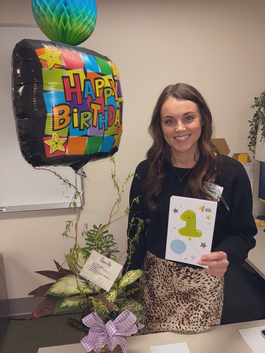 Happiest of birthdays to PGY1 pharmacy resident Savannah Small! Hope you have a wonderful day! 🎂🥳