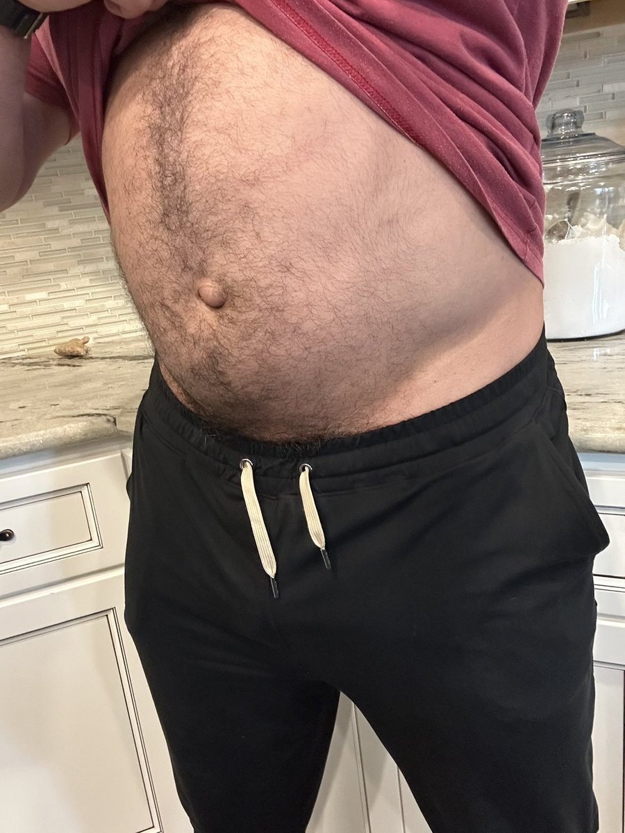 BeefyMuscle44's tweet photo. Day late dollar short but here is my tummy Tuesday https://t.co/tBnWffG6Wv