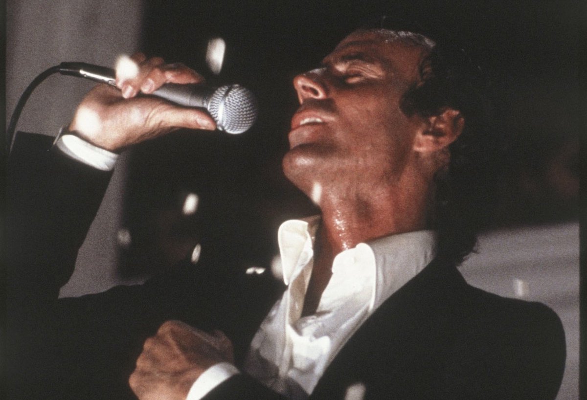 Julio Iglesias Universal tweet media