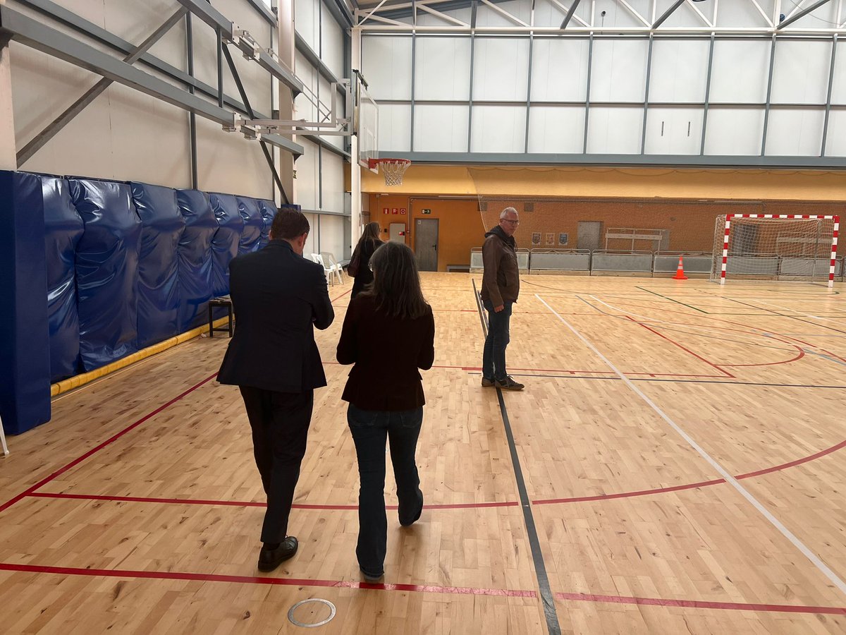 🏀Avui descobrim com es viu l’esport a Sant Feliu de Codines?

📍 Trobada amb l’alcalde, Pol Cabutí i altres membres del consistori, per a continuació visitar la Zona Esportiva Solanes i la Zona Esportiva Municipal, espais essencials per fomentar l’activitat física

#EsportsDiba