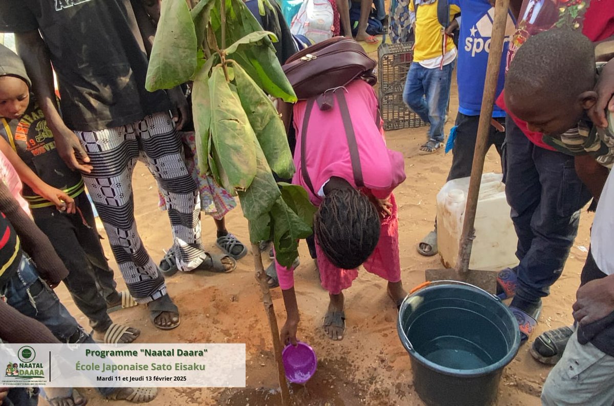 🌍 Programme #NaatalDaara: 

Les 11 et 13 février 2025, le Club Environnement Yoff a organisé des journées de sensibilisation et d’action pour la planète à l’école Sato Eisaku. 

#NaatalDaara #Environnement #Reboisement #Recyclage #EcoResponsabilité