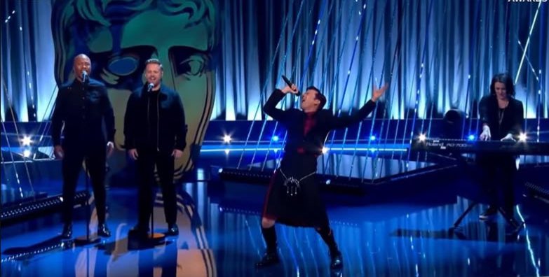 goingonmyway0's tweet image. David Tennant hosting the BAFTA’s in a kilt belting out this beast of a note will forever be etched in my brain!!! SMASH 🔥