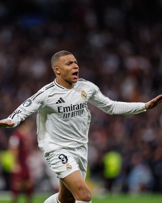 ahli_44's tweet photo. @realmadrid 🤍🤍🤍🤯 https://t.co/mJiDu13qsx