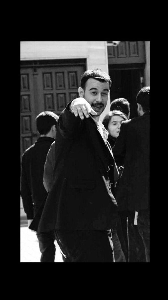 Gün olur; bir mısra kafamızda yer değiştirir. Gurbette kalan biz oluruz... 
#FıratYılmazÇakıroğlu