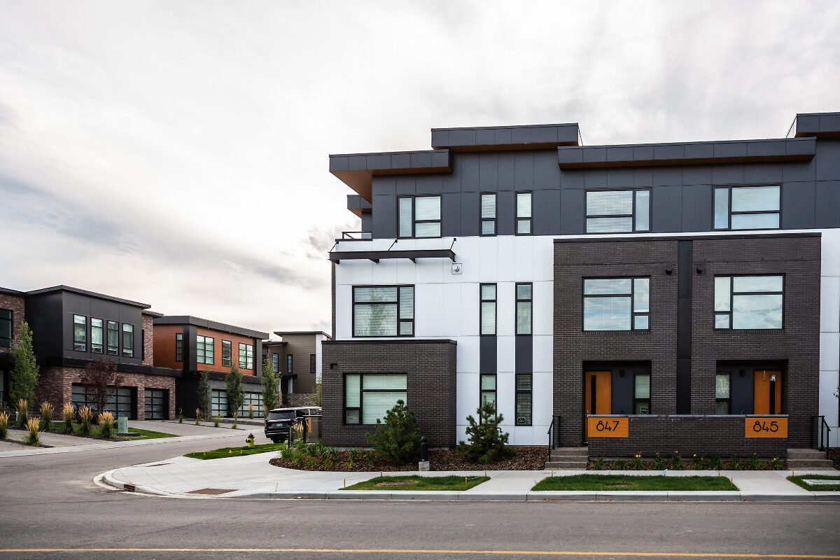 DebGoninBraun's tweet photo. Small multifamily real estate investing could be your quickest path to financial freedom. https://t.co/0VC9Z94rjI https://t.co/Qri7YyIDzd