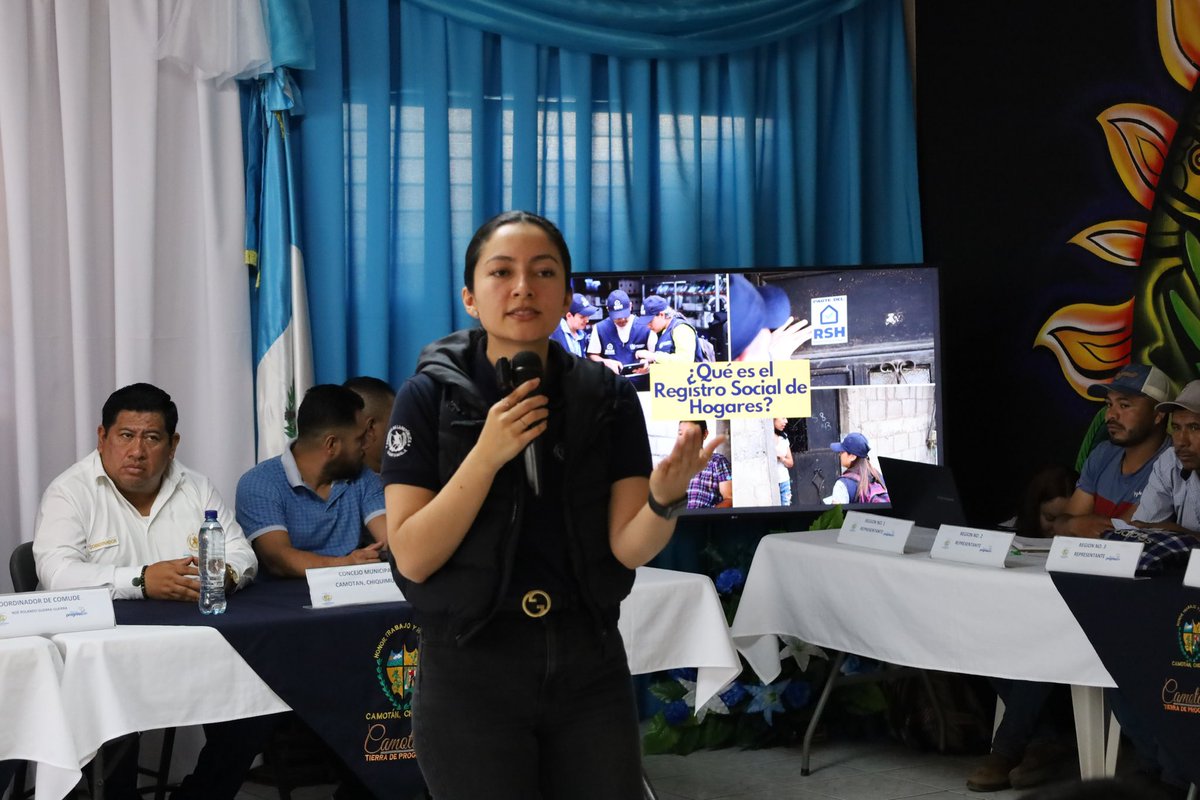 abelardopintom's tweet image. Hoy, en el Comude de Camotán, Chiquimula, junto a la Viceministra @MaMenaldo, presentamos el Registro Social de Hogares, la herramienta digital que el @Midesgt utiliza para identificar a nuevos beneficiarios de los #ProgramasSociales e iniciativas del @GuatemalaGob.
#RSHGuate