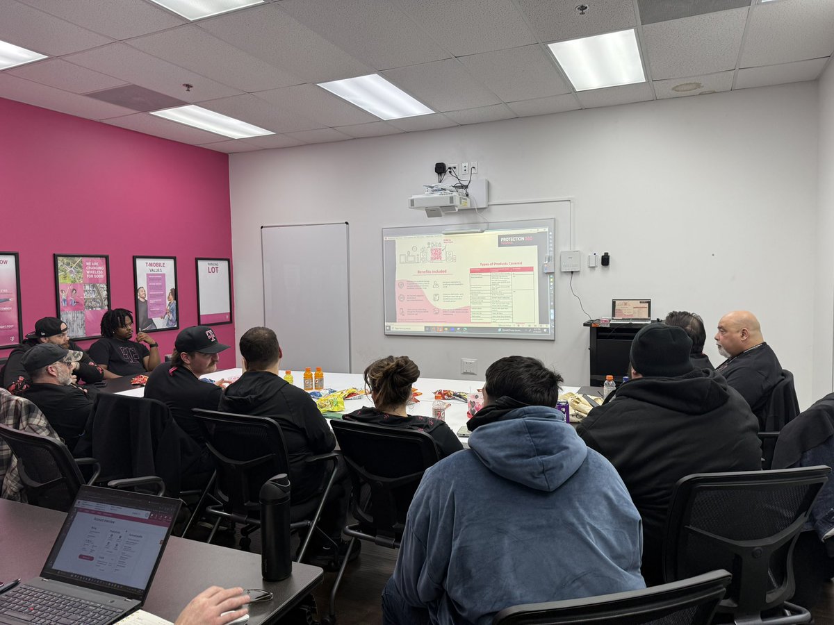 ranieri_philip's tweet image. @AprilFortuna13 @MariaFigueirido @WantMoreTeza @TScutro @TMobile @JonFreier P360 training! NJ Central and North Atlantic bringing it life!