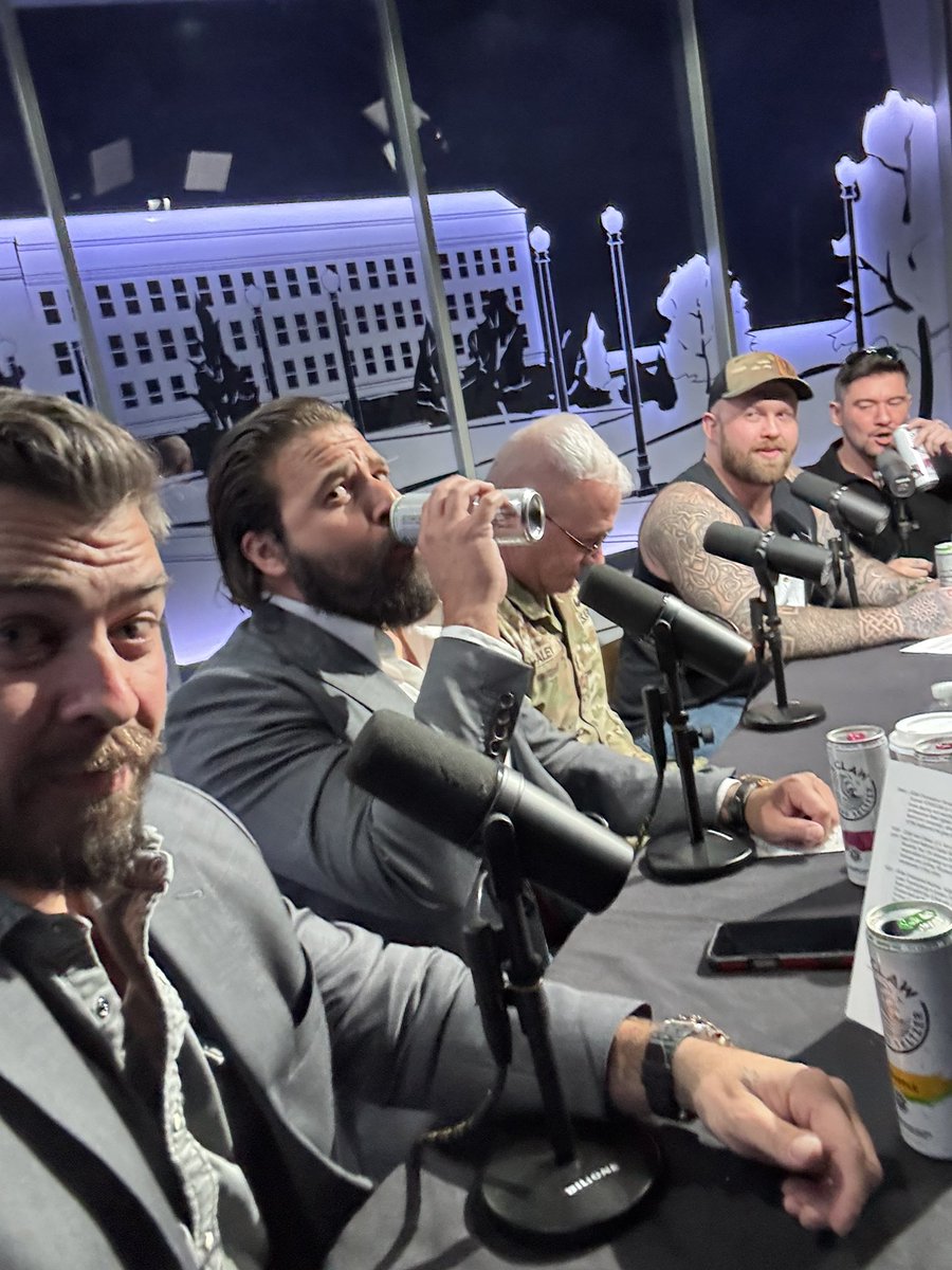 UnsubscribeCast's tweet photo. Guess who the first people to officially drink White Claw in The Pentagon are?? https://t.co/UfFm0vC0Ql