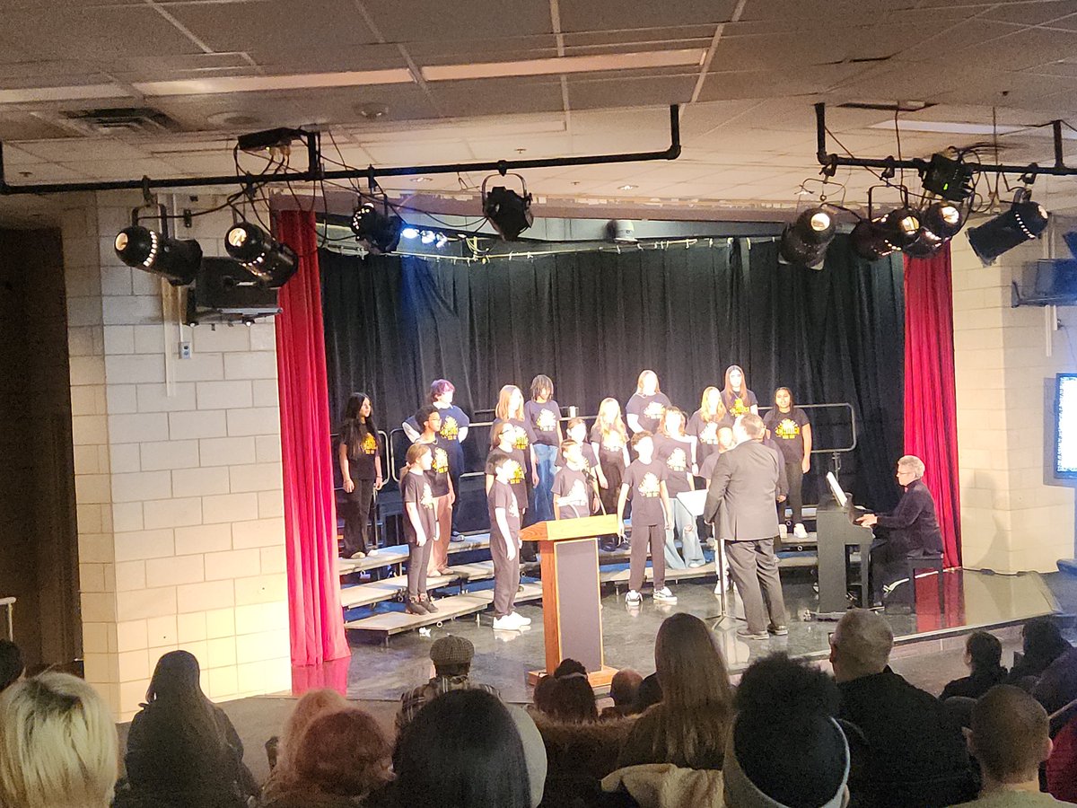 DaveHelke's tweet image. Choir Concert day @eagleridge191  this afternoon! #awesomesinging