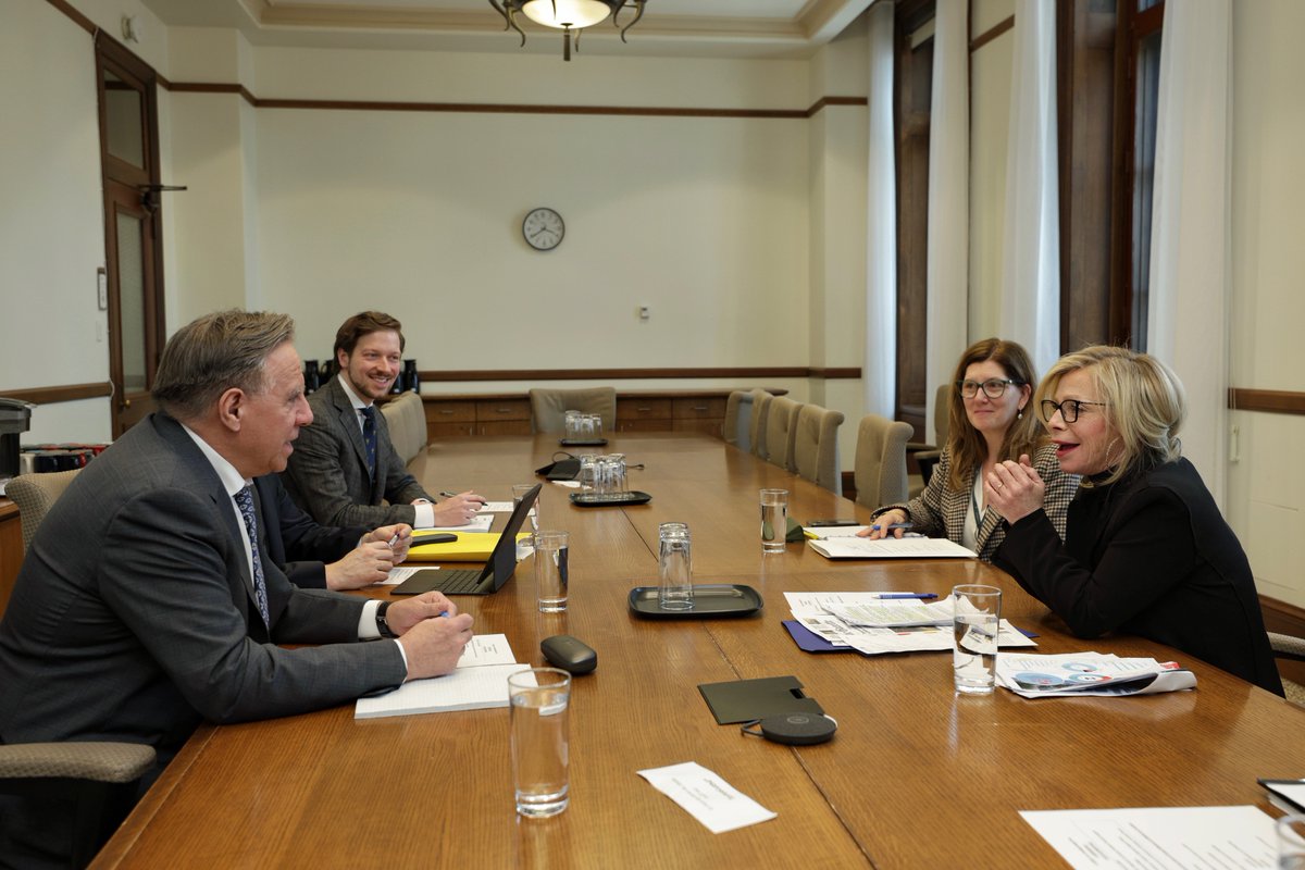 francoislegault's tweet photo. Avec la ministre du Tourisme @caroaubureau pour discuter de projets pour attirer plus de touristes de l'extérieur du Québec. https://t.co/zkR3NZDv7f