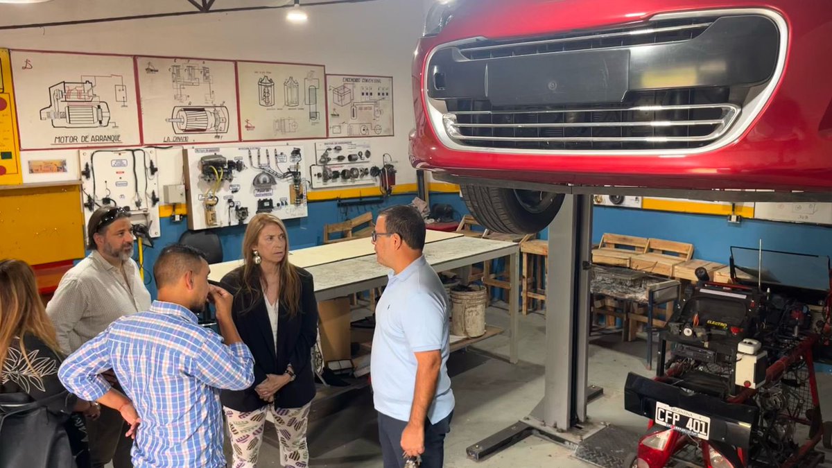 SecProdMatanza's tweet photo. En Luzuriaga en el CFP 401 Don Bosco con el director de la sede Oscar Rios D’Ascenzo, y el equipo de la UTN encabezado por Jonathan ABBA articulando los cursos del programa Escuelas de Oficio.

Mecánica automotriz será una de las tem��ticas!

Informes: +54 911 3702-0882 https://t.co/eZbspCGOdV