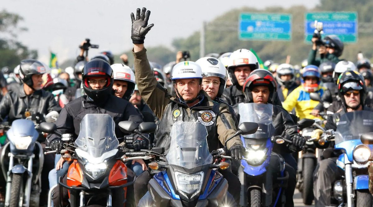 Mauro Cid confessou que Bolsonaro financiava motociatas com dinheiro público através do cartão corporativo. O esquema era tão absurdo que envolveu compra de motos, gastos para transportar os veículos para eventos em outros estados, além de hospedagem e alimentação da equipe de