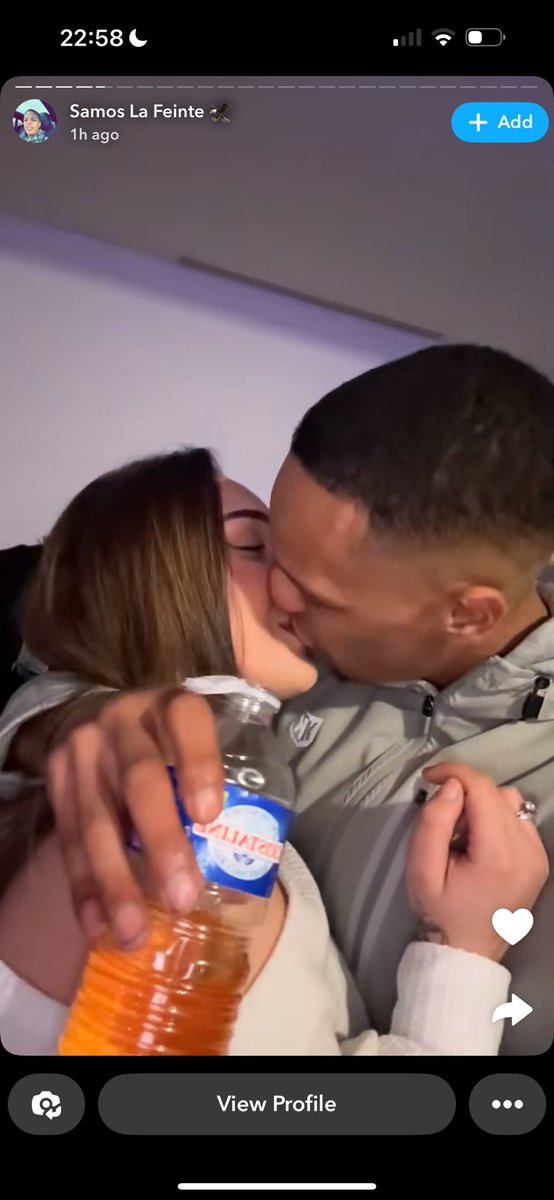 nnlyy31's tweet image. svp y joue a quoi votre collègue la ???? jss traumatisé #nasdas #samos