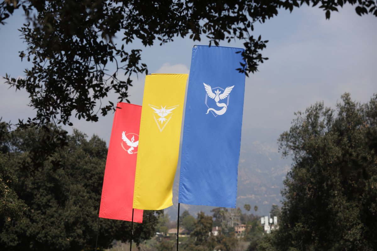 PokemonGoApp's tweet image. Trainers,

Based on guidance from our partners at the Rose Bowl Stadium, we have made updates to the items allowed inside of #PokemonGOTour: Unova – Los Angeles.

Please note that a clear bag policy will be in place, and Trainers will be limited to bringing one small portable…