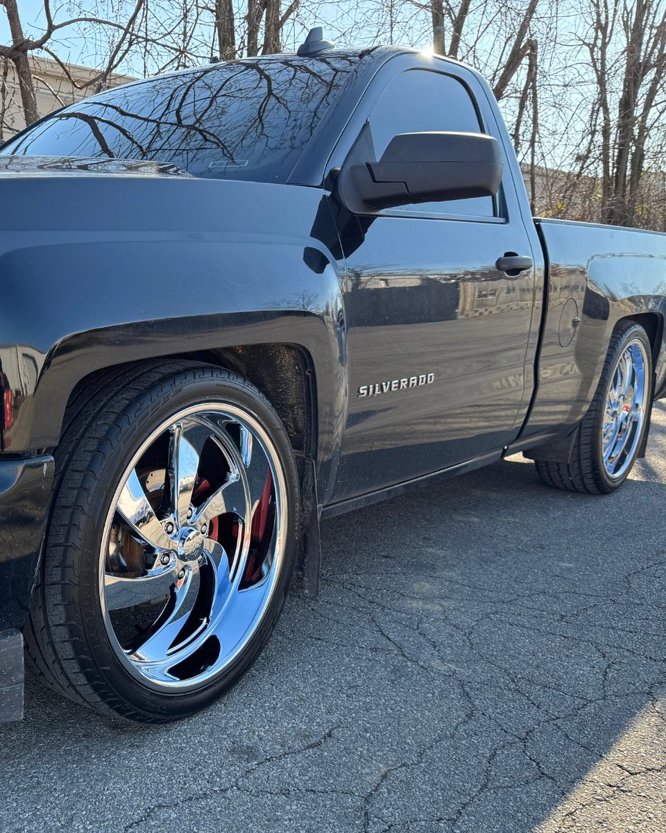 CbusCarAudio's tweet image. Let's take a closer look at the new chrome rims this '15 Silverado got!
👀

#CCA #ColumbusCarAudio #WheelWednesday #Wheels #Rims #TruckAccessories
