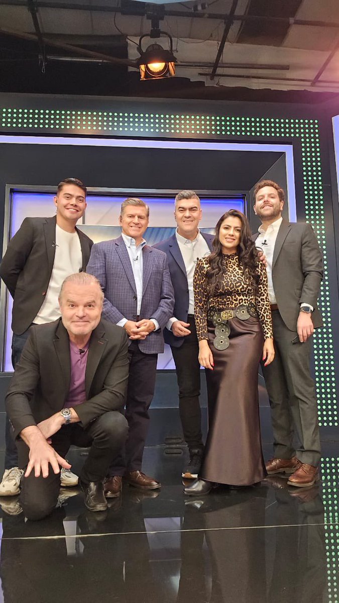 El Shooowwww 🤪🎉⚽️

Siempre será un honor 🫶🏼

<a href="/EduardoLuisFut/">Eduardo Luis López T</a> <a href="/RICHENAO/">Ricardo Henao Calderón</a> <a href="/CarlosAlemanJ/">Carlos Aleman</a> <a href="/olsendeportes/">Mariano Olsen</a> <a href="/SheylaGarcia07/">Sheyla García</a> 

📺 <a href="/WinSportsTV/">Win Sports</a>