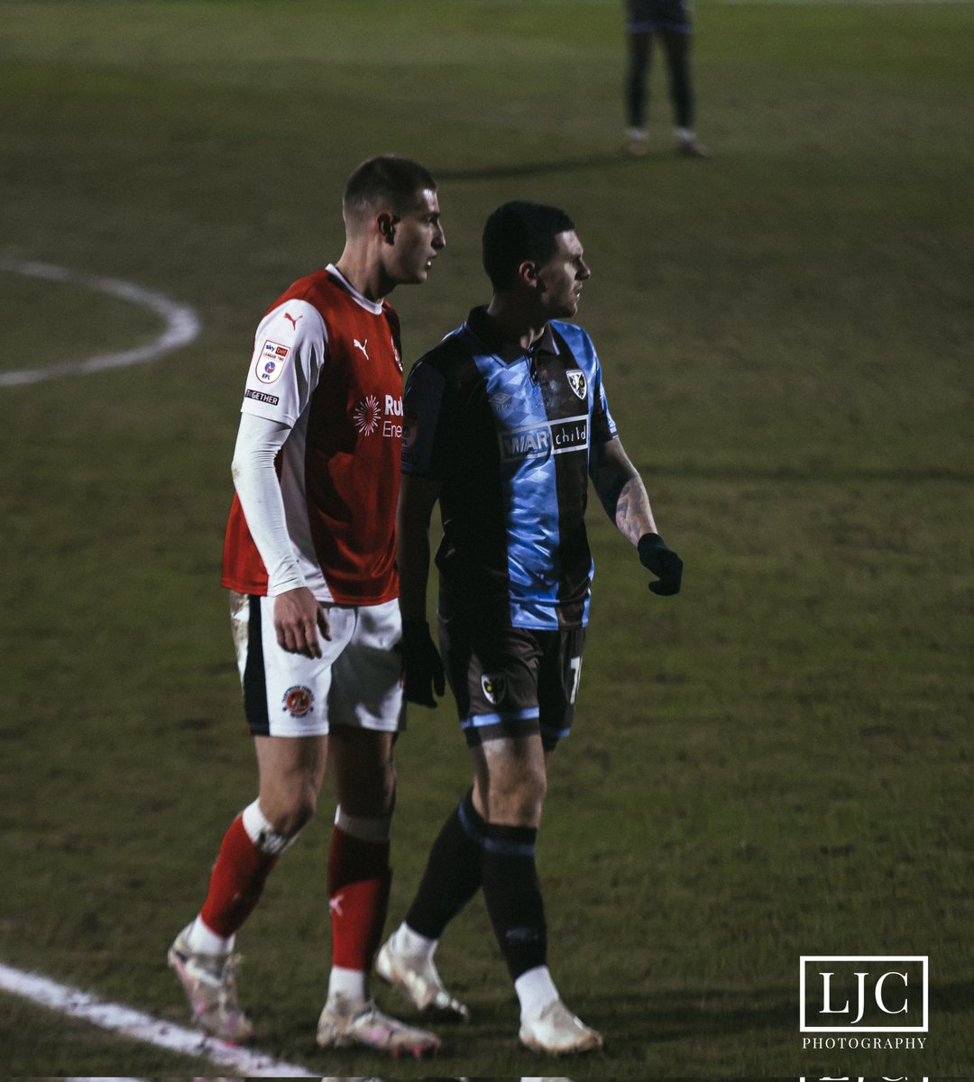 RedReveal's tweet photo. 🔴⚪️ Rhys Bennett at Fleetwood Town:

2️⃣3️⃣ games
1️⃣5️⃣ starts
9️⃣ clean sheets
3️⃣ clean sheets in last 4️⃣

📸 LJCPhotographyofficial 
🔗 https://t.co/8qbIiuvztc 

#mufc #MUAcademy #loanwatch https://t.co/AaEkacZoZ2