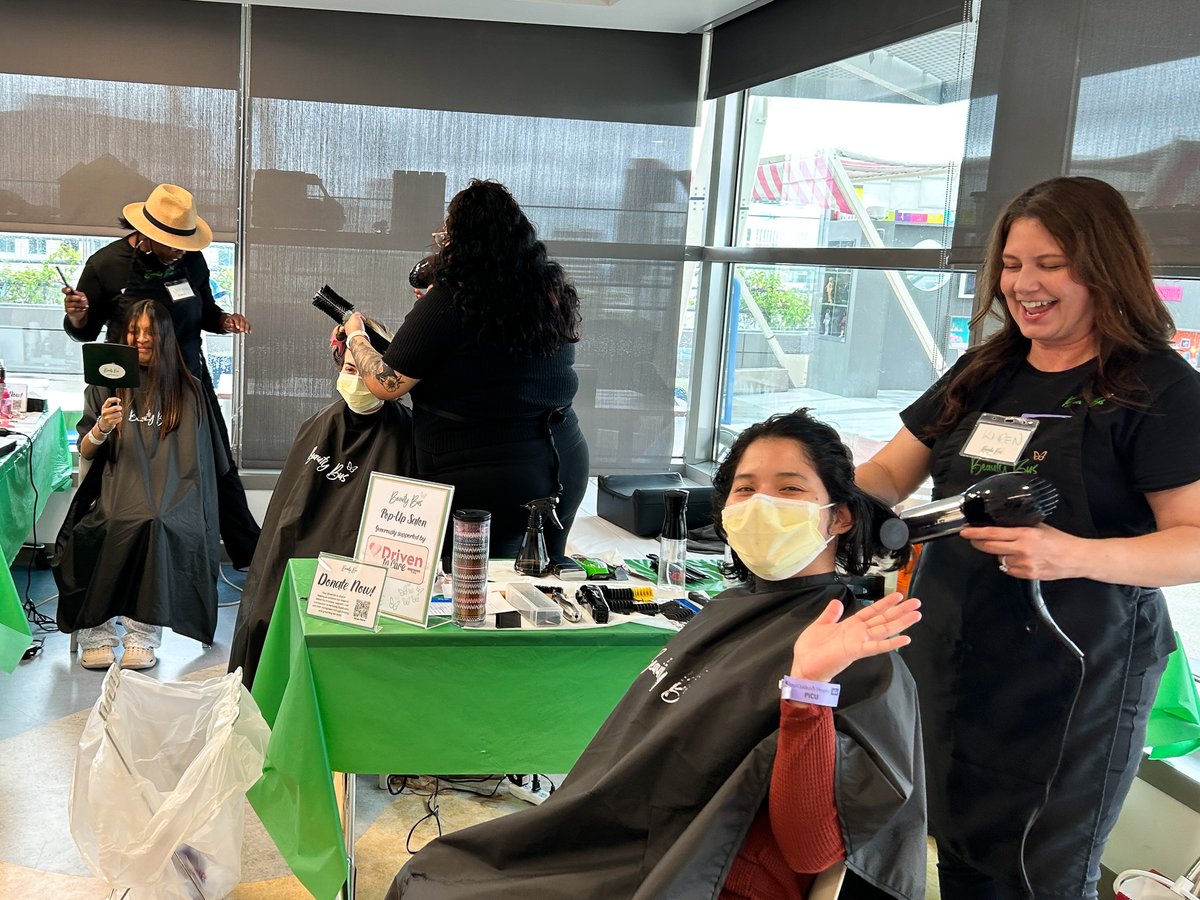 UCLAMCH's tweet image. We love visits from Beauty Bus Foundation, whose fabulous volunteers provide complimentary facials, haircuts, trims, hand massages, and glitter tattoos for both patients and family members or caregivers.💙 💛